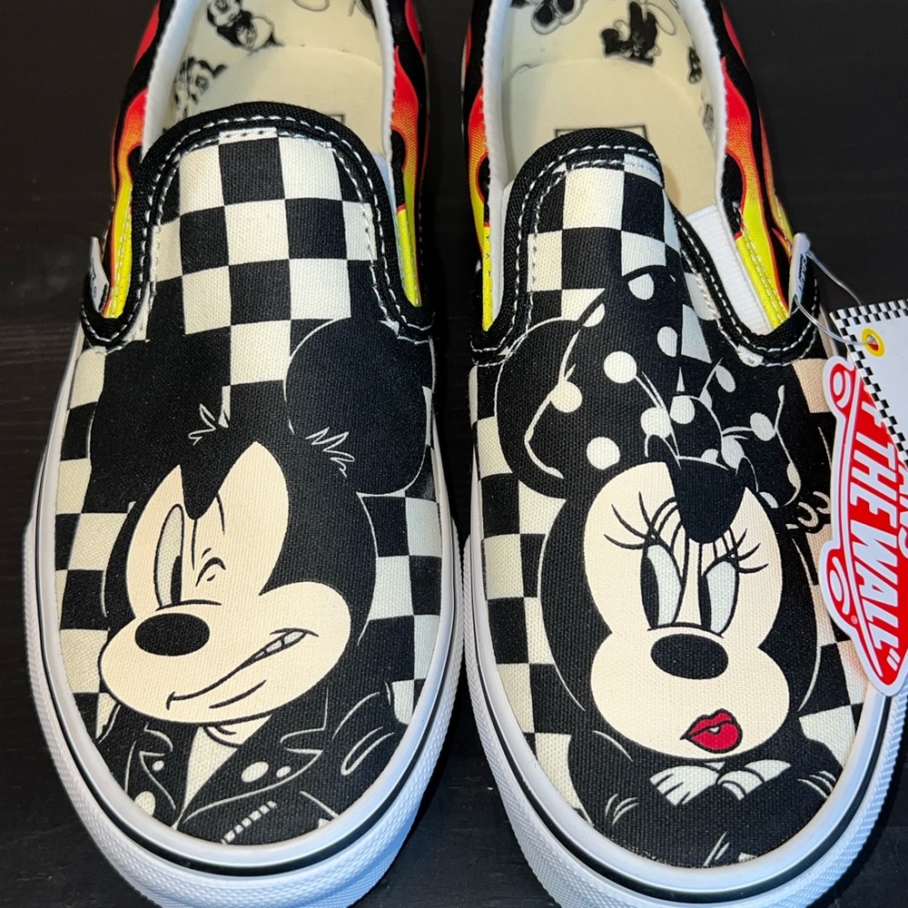 Women’s Vans X Disney Classic Slip- On MICKEY & Minnie Checkered Flames Size 5